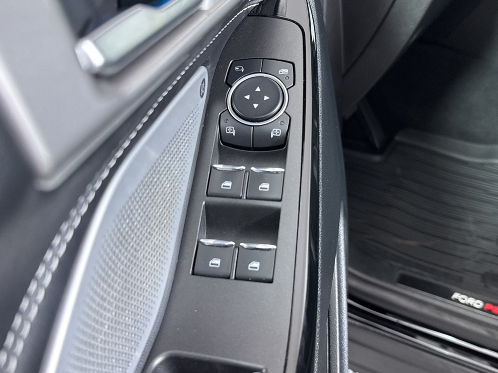 2023 Ford Explorer ST photo 31