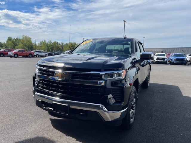 2023 Chevrolet Silverado 1500 LT photo 3