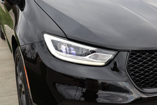 2026 Chrysler Pacifica Limited photo 4