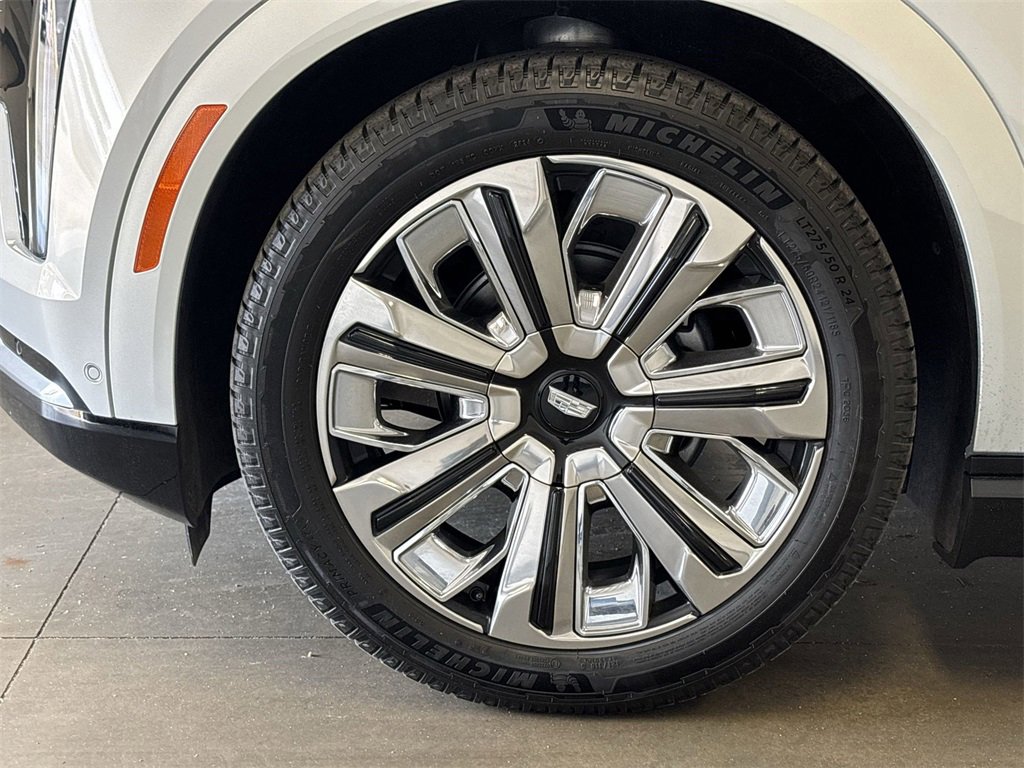2025 Cadillac Escalade IQ Luxury photo 32