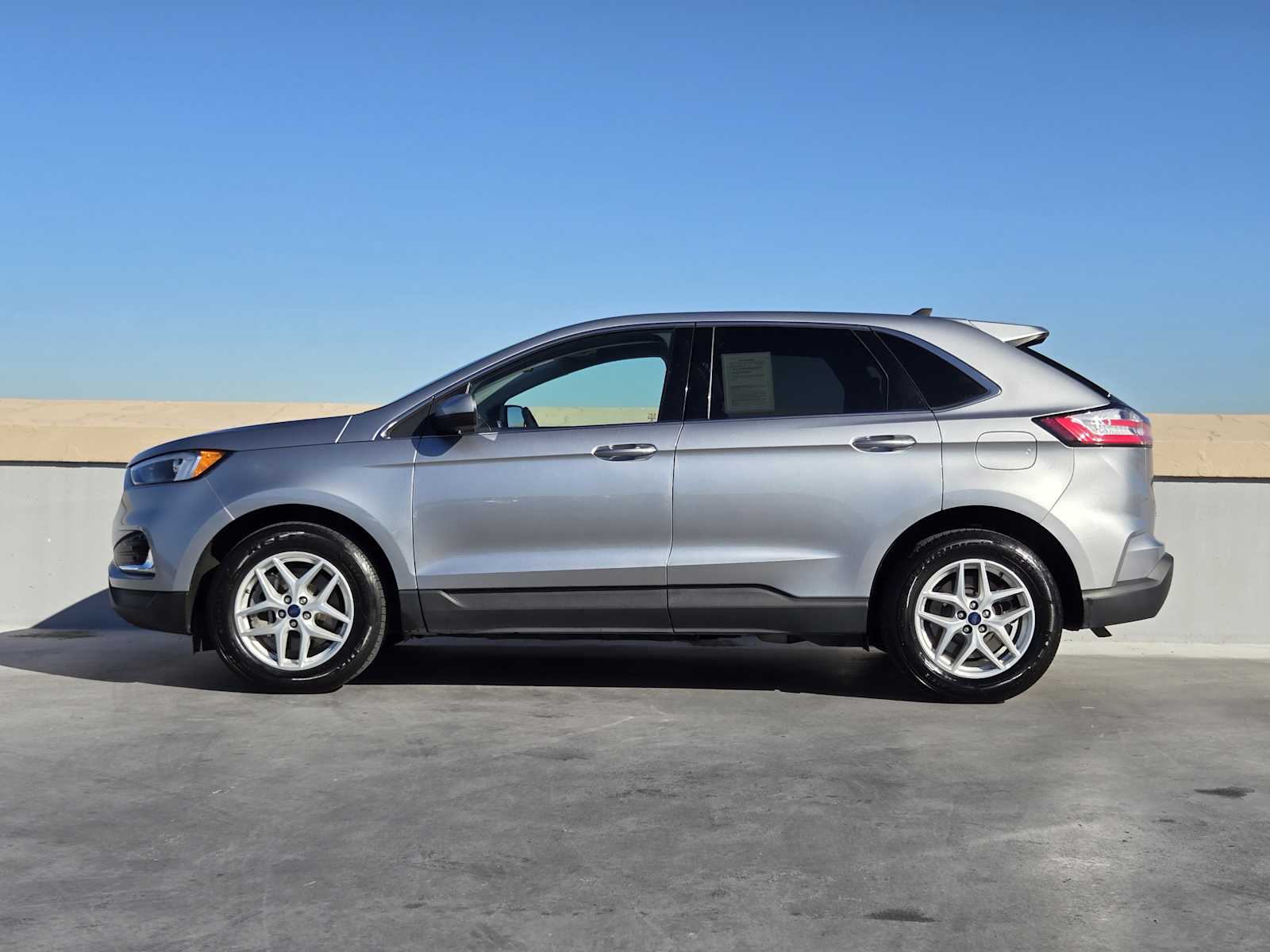 2022 Ford Edge SEL photo 4