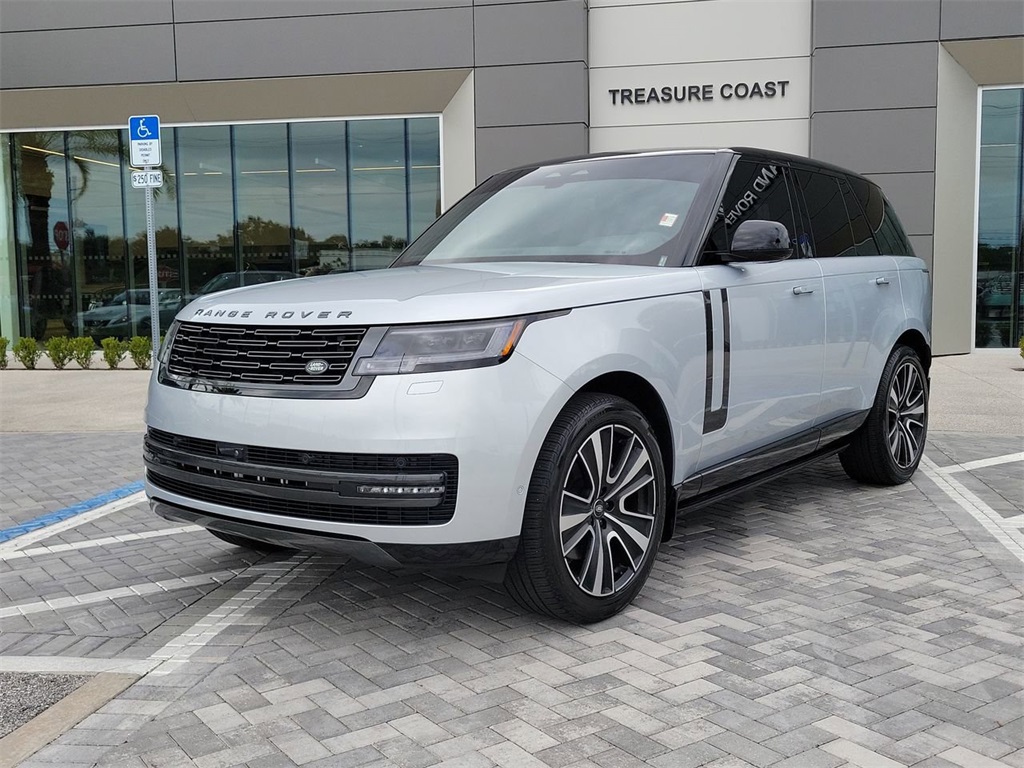 2024 Land Rover Range Rover SE's photo