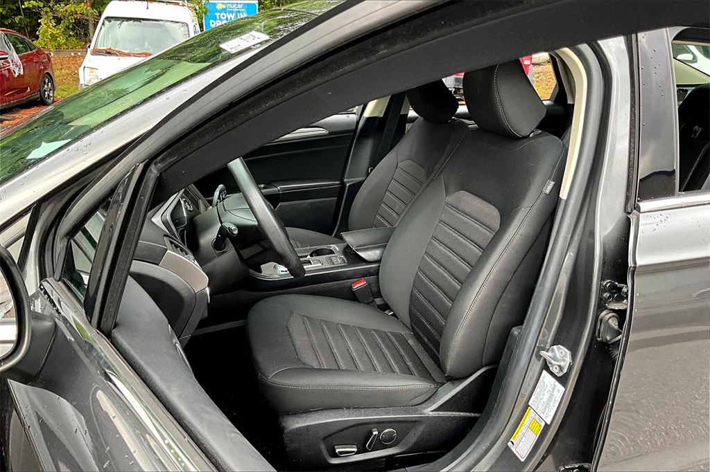 2020 Ford Fusion SE photo 10