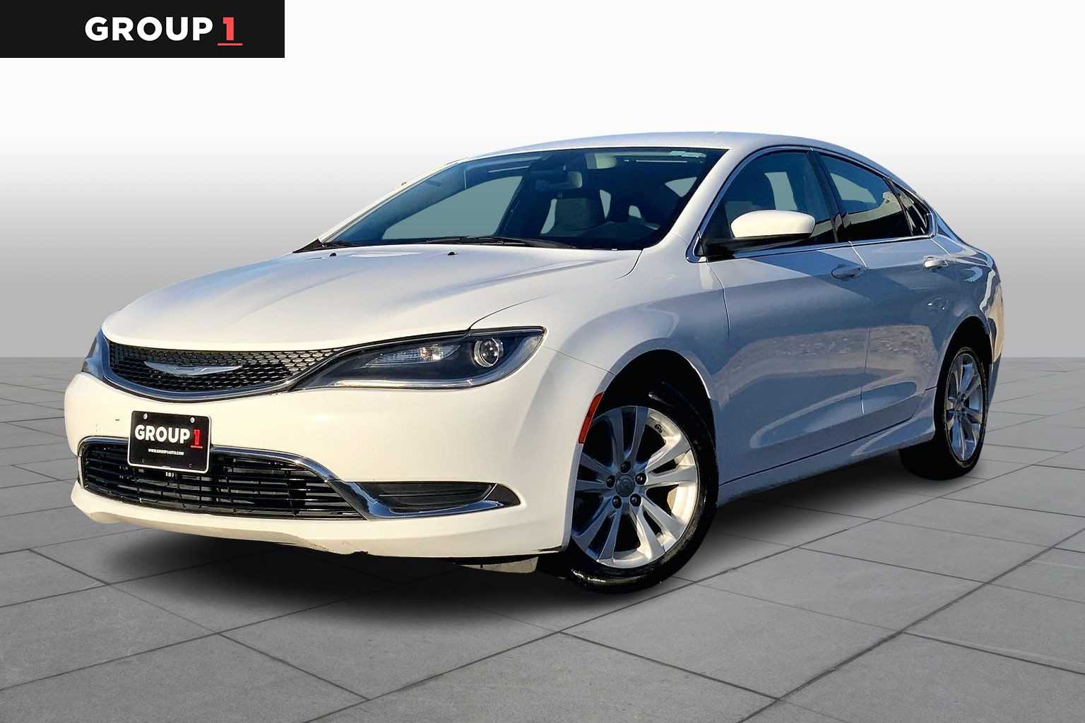 2015 Chrysler 200 Limited's photo
