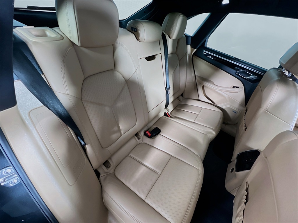 2021 Porsche Macan Base photo 28