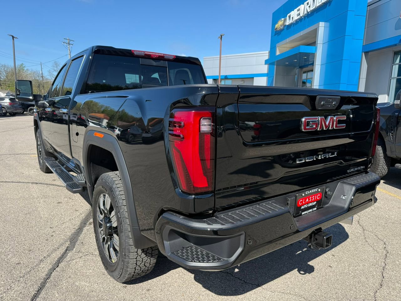 2025 Gmc Sierra 3500 HD Denali photo 3