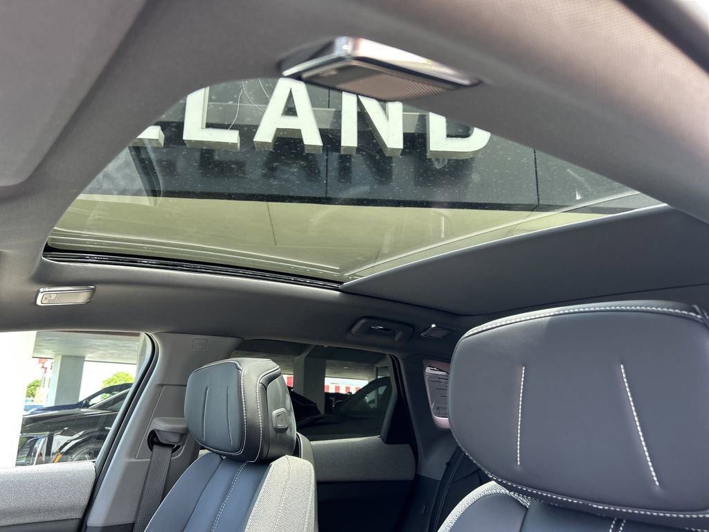 2025 Cadillac Optiq Luxury photo 19