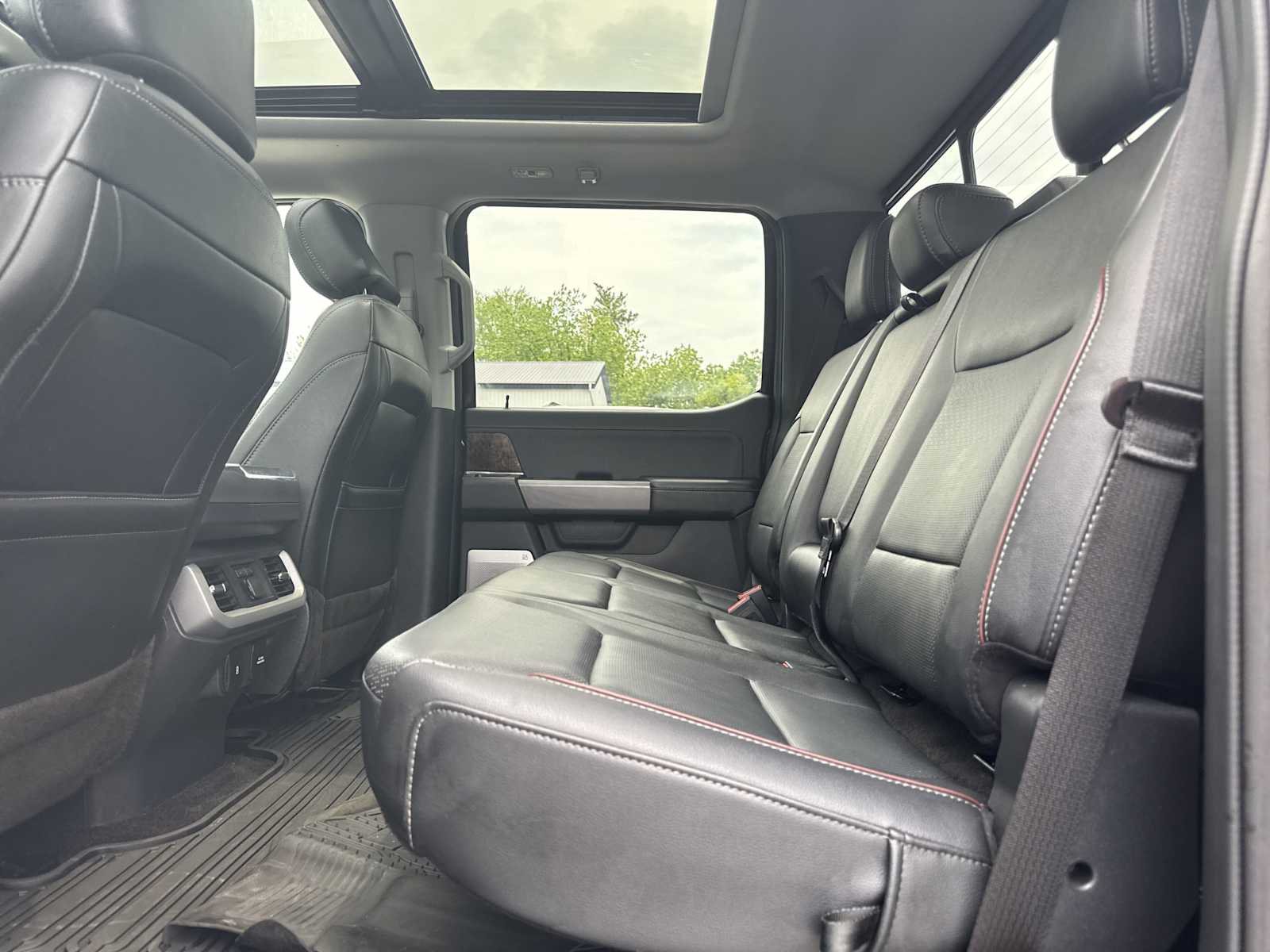 2022 Ford F-150 Lariat photo 34