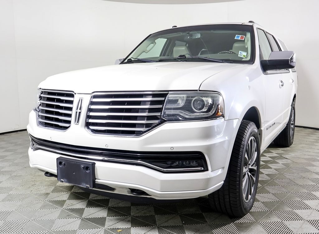 2016 Lincoln Navigator Select photo 2
