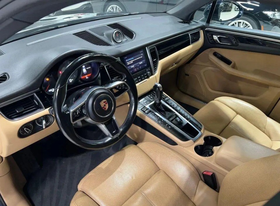 2016 PORSCHE MACAN - Image 13