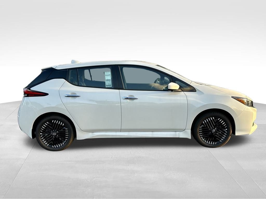 2025 Nissan Leaf SV Plus photo 7
