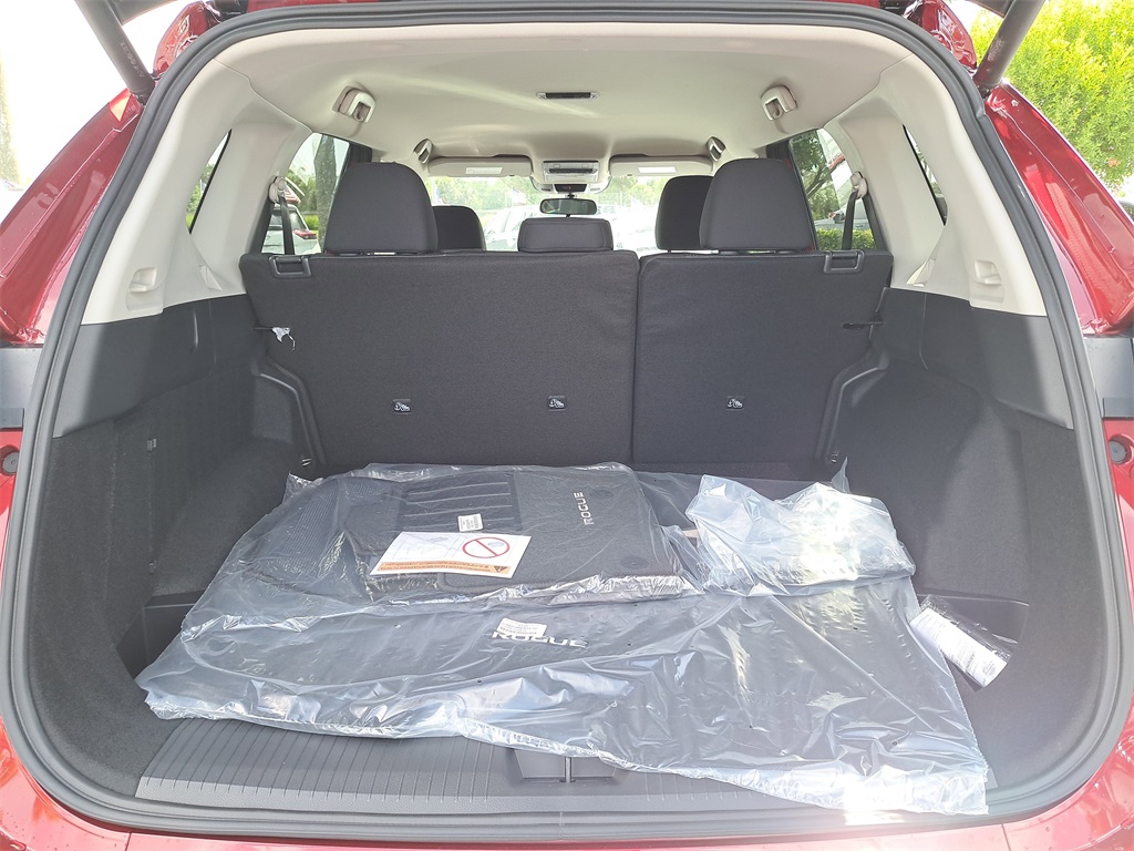2026 Nissan Rogue SV photo 10