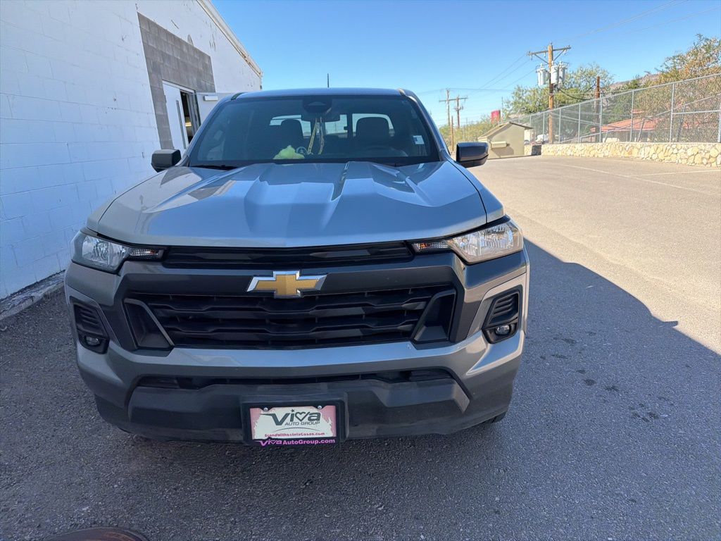 2023 Chevrolet Colorado LT photo 4