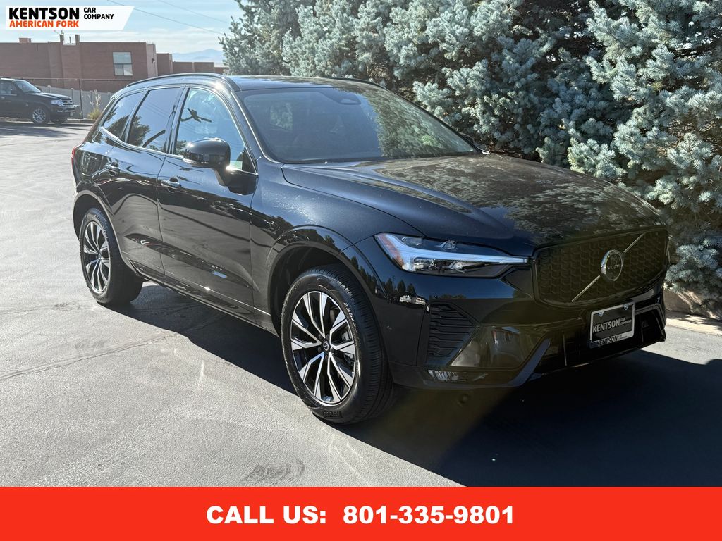 2025 Volvo XC60 B5 Plus photo 12