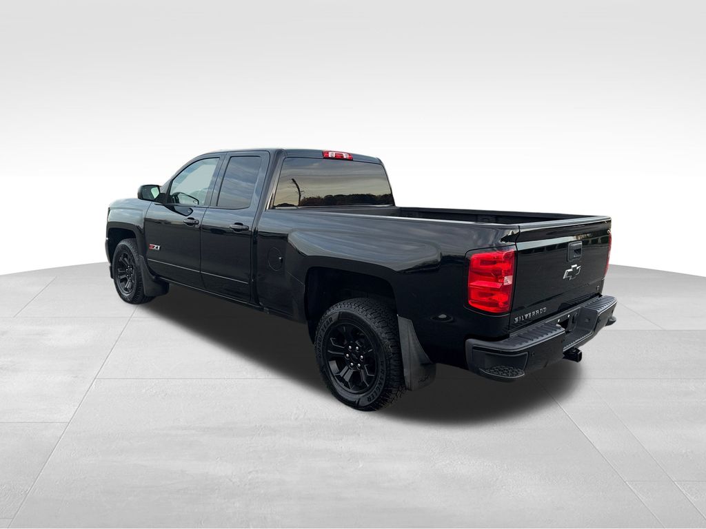 2018 Chevrolet Silverado 1500 LT photo 3