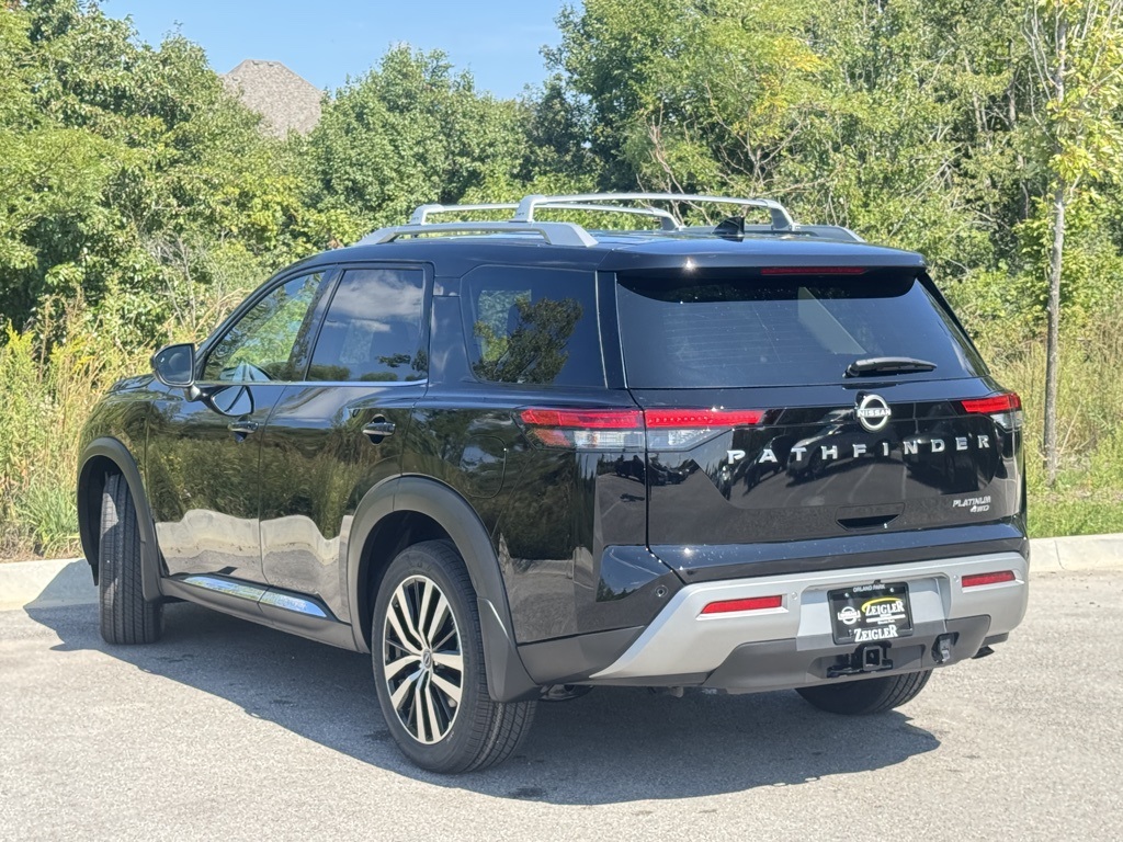 2025 Nissan Pathfinder Platinum photo 3