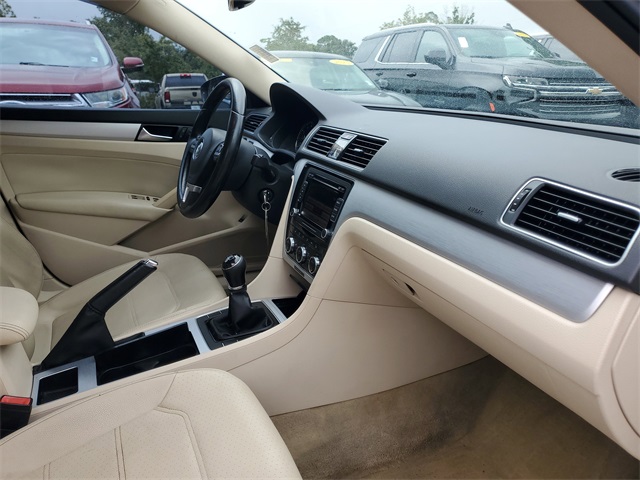 2012 Volkswagen Passat SE photo 24
