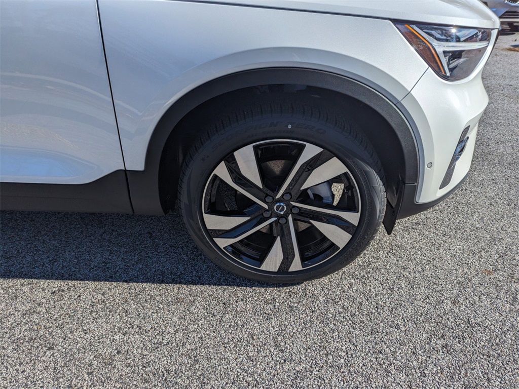 2025 Volvo XC40 Plus photo 23