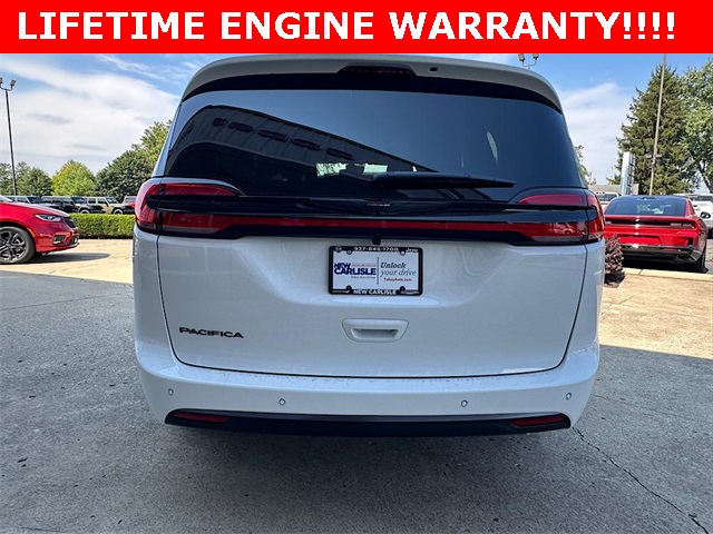 2026 Chrysler Pacifica photo 7