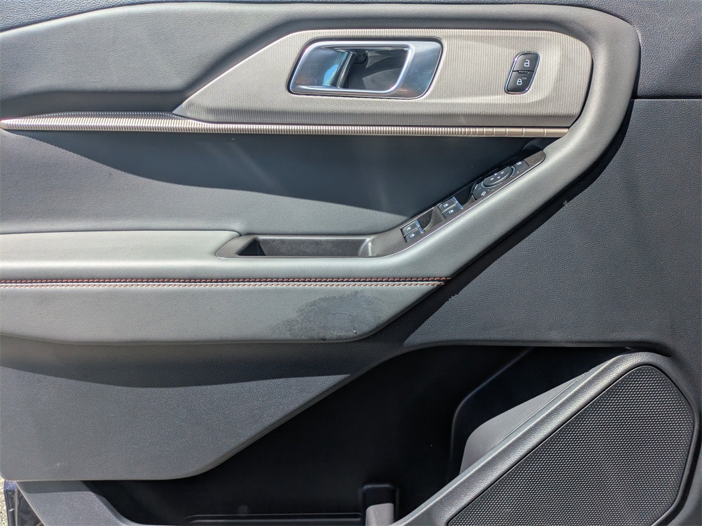 2025 Ford Explorer photo 23