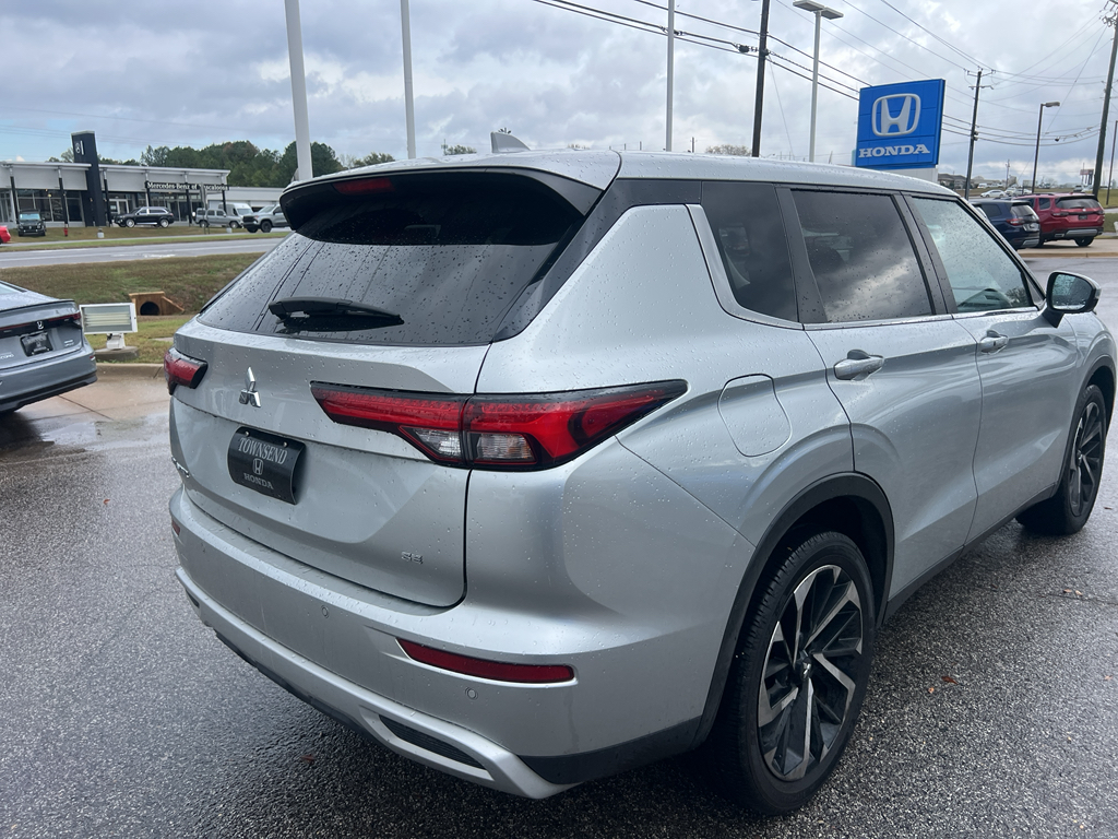 2024 Mitsubishi Outlander SE Black Edition photo 4