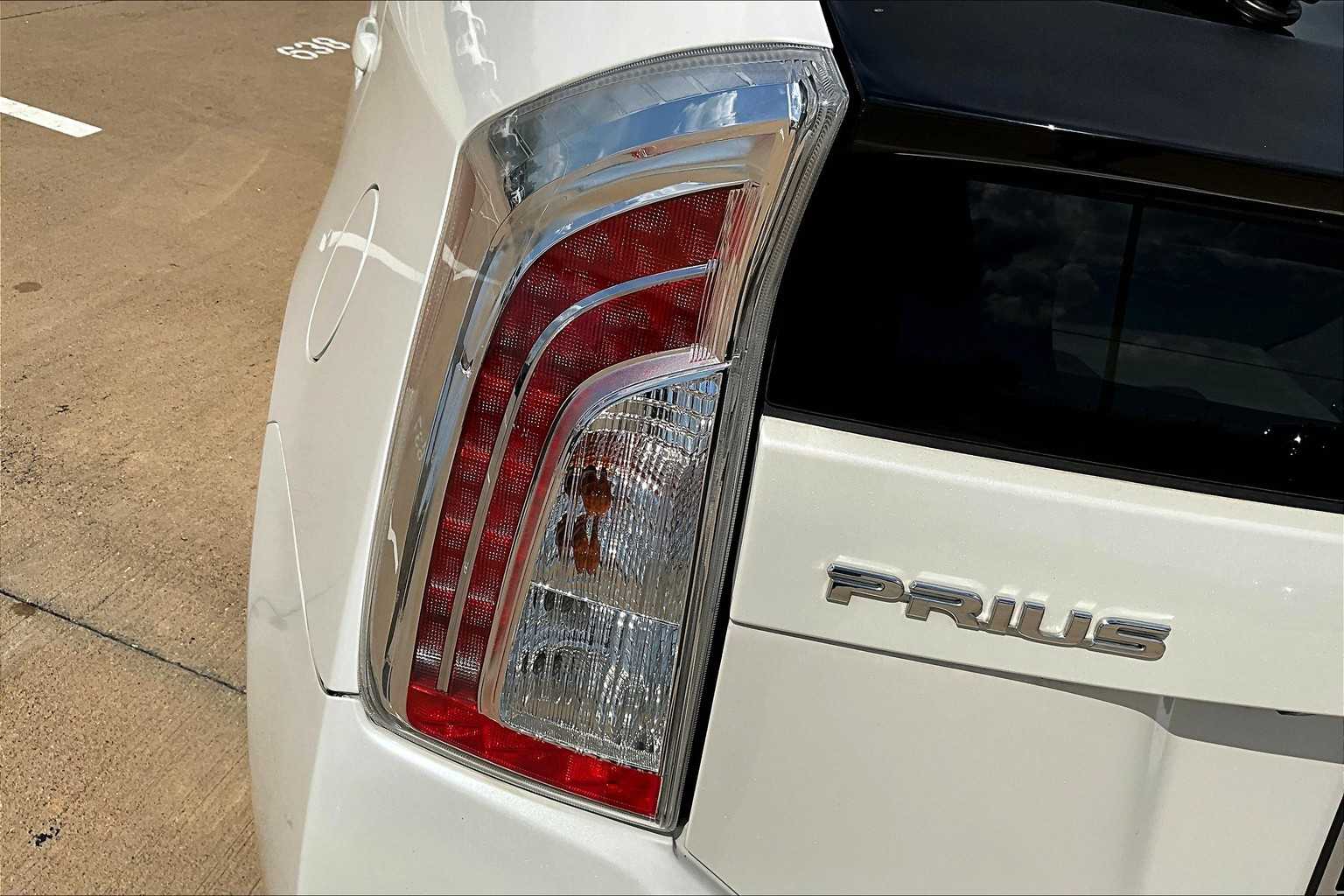 2014 Toyota Prius Two photo 26