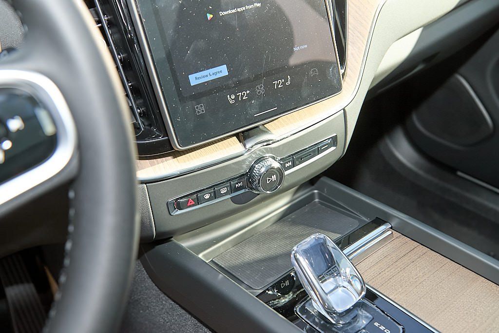 2026 VOLVO XC60 - Image 13