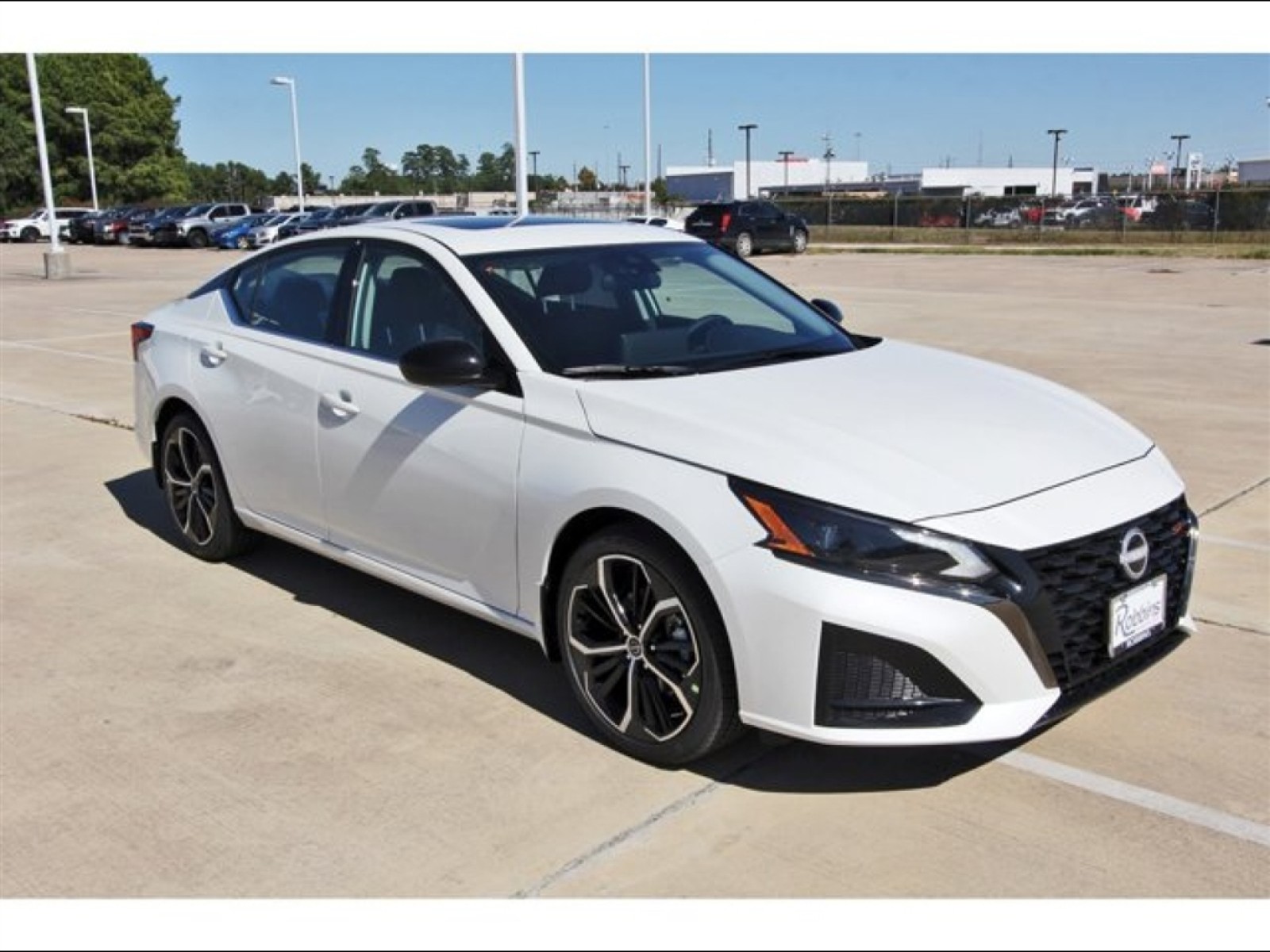 2025 Nissan Altima SR White at Robbins Nissan