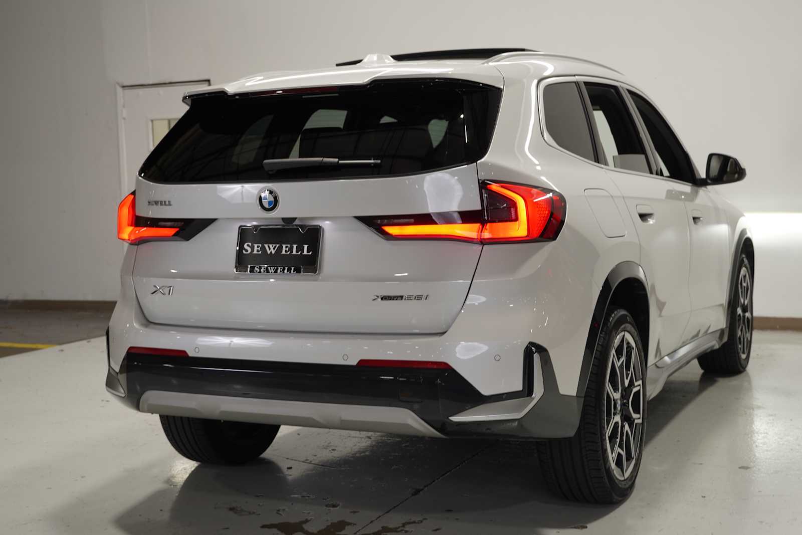 2025 Bmw X1 XDrive28i photo 2
