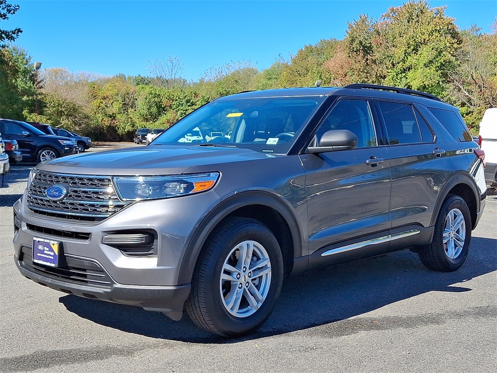 2023 Ford Explorer XLT photo 2