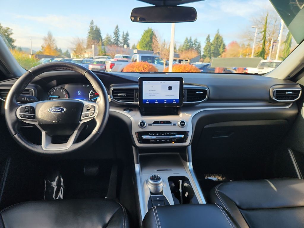 2023 Ford Explorer XLT photo 2