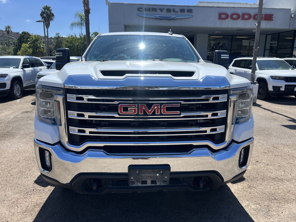 Used 2023 White GMC SLE image 1