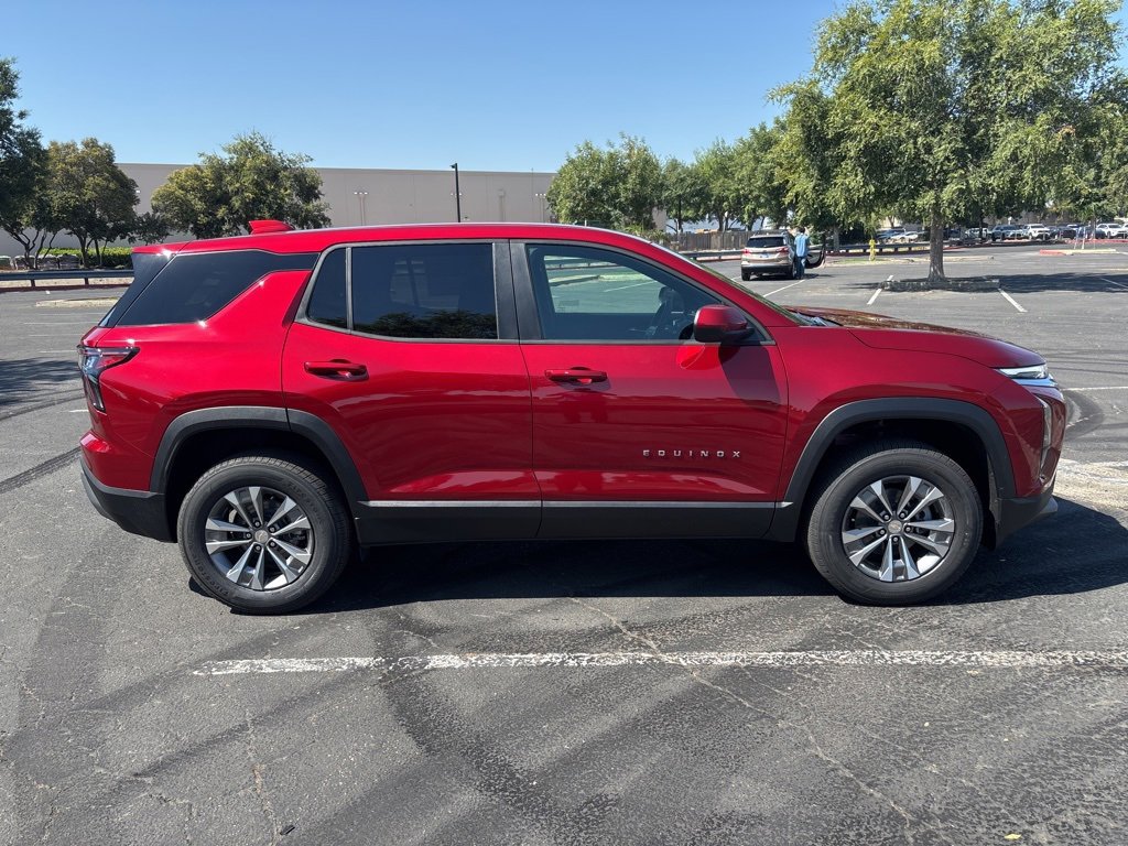 2026 Chevrolet Equinox LT photo 2