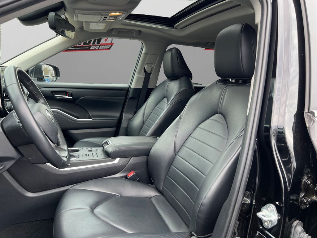 2023 Toyota Highlander XLE photo 9