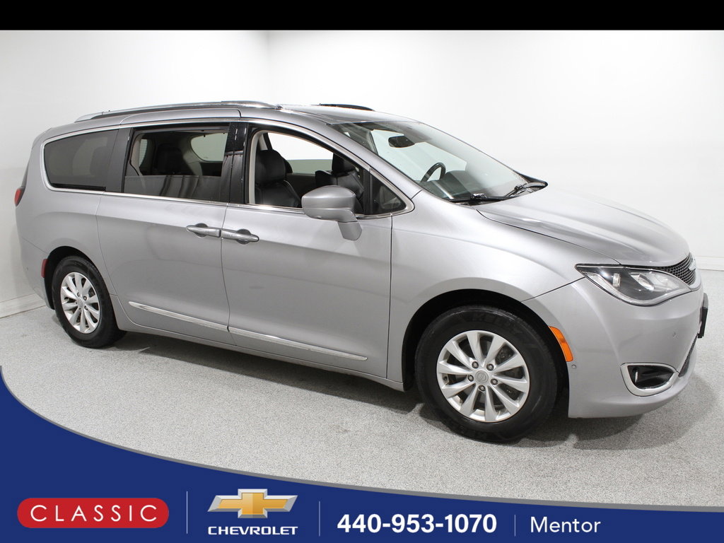 2018 Chrysler Pacifica Touring L Plus's photo