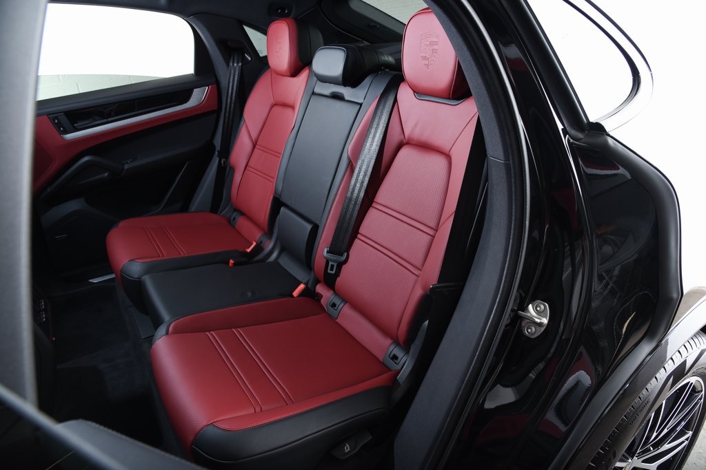 2025 Porsche Cayenne photo 33