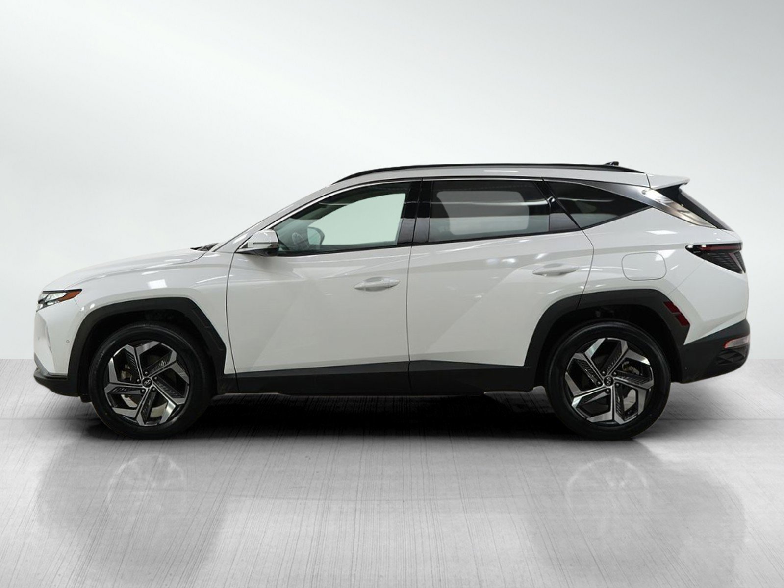 Used 2024 Hyundai Tucson Limited with VIN 5NMJECDE8RH305983 for sale in Minneapolis, Minnesota
