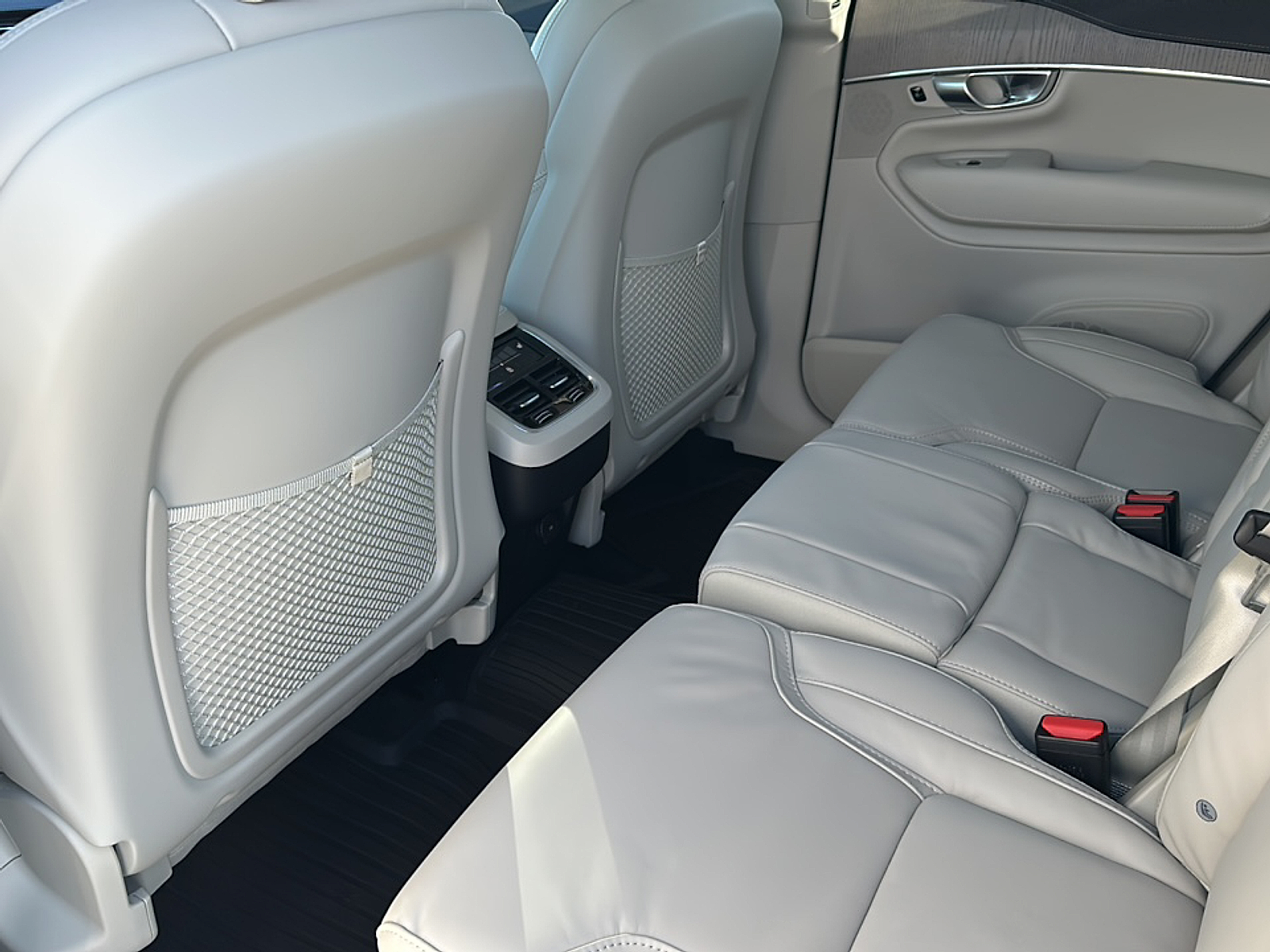 2025 Volvo XC90 AWD photo 6