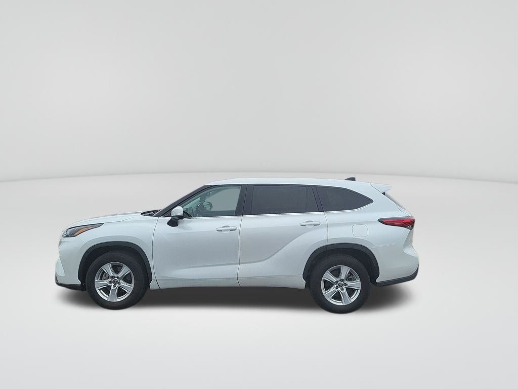 2023 Toyota Highlander LE photo 2