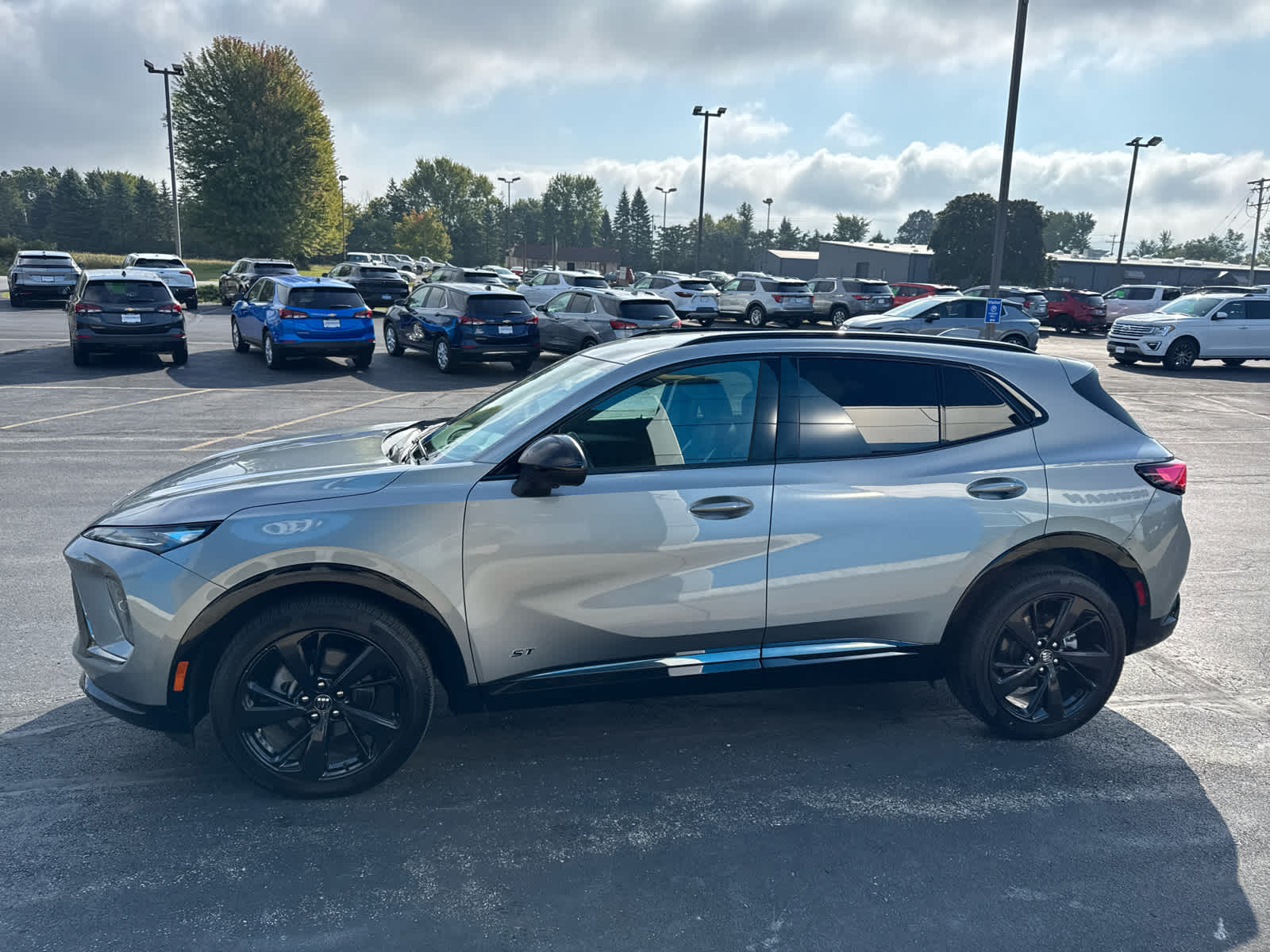 2025 Buick Envision Sport Touring photo 9