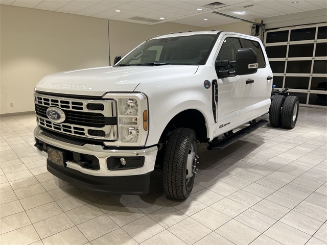 2026 Ford F-350 Super Duty Chassis Cab XL's photo