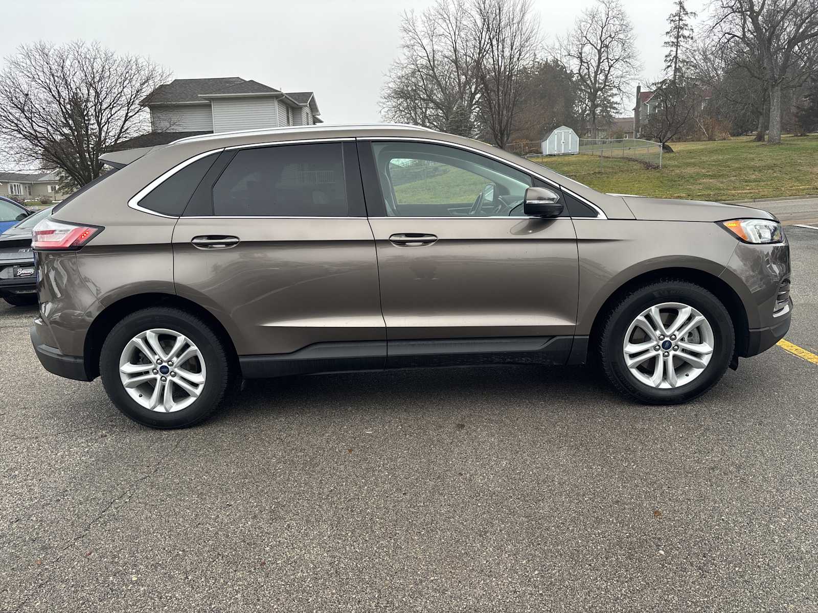 2019 Ford Edge SEL photo 2