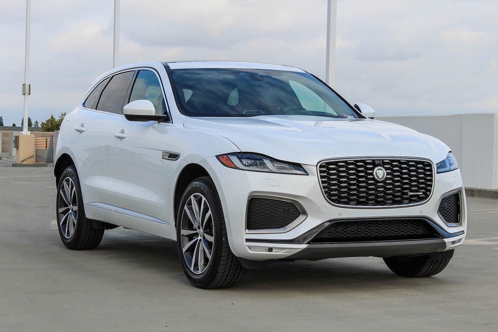 2024 Jaguar F-PACE P250 R-Dynamic S photo 3