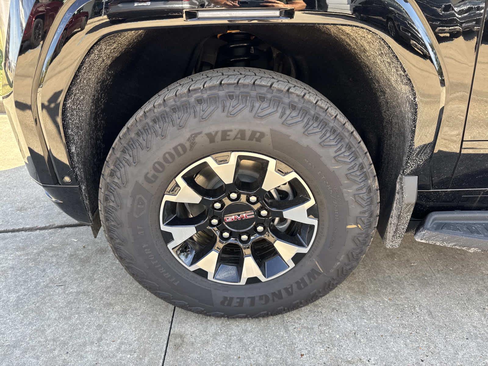 2026 Gmc Sierra EV AT4 photo 4