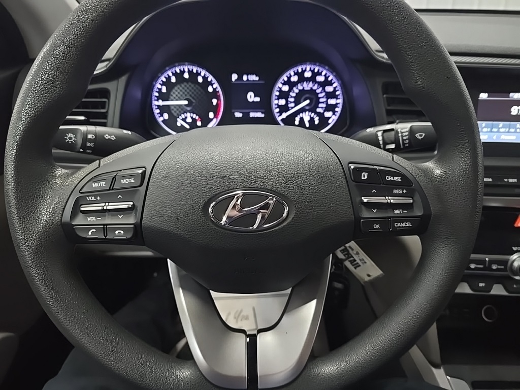 2020 Hyundai Elantra SE photo 17