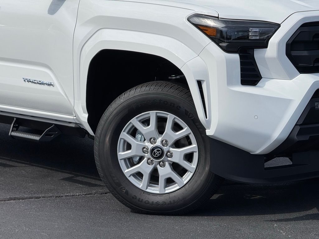 2025 Toyota Tacoma SR5 photo 3