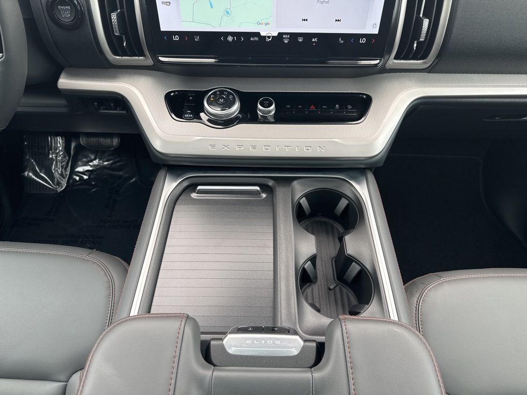 2025 Ford Expedition photo 30
