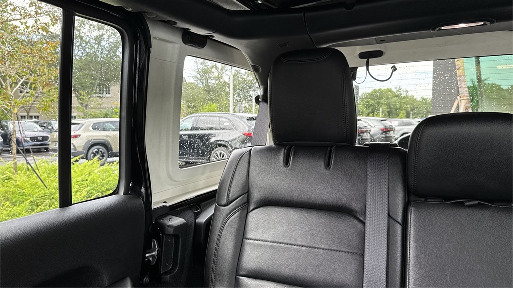 2021 Jeep Wrangler Unlimited Sahara Altitude photo 17