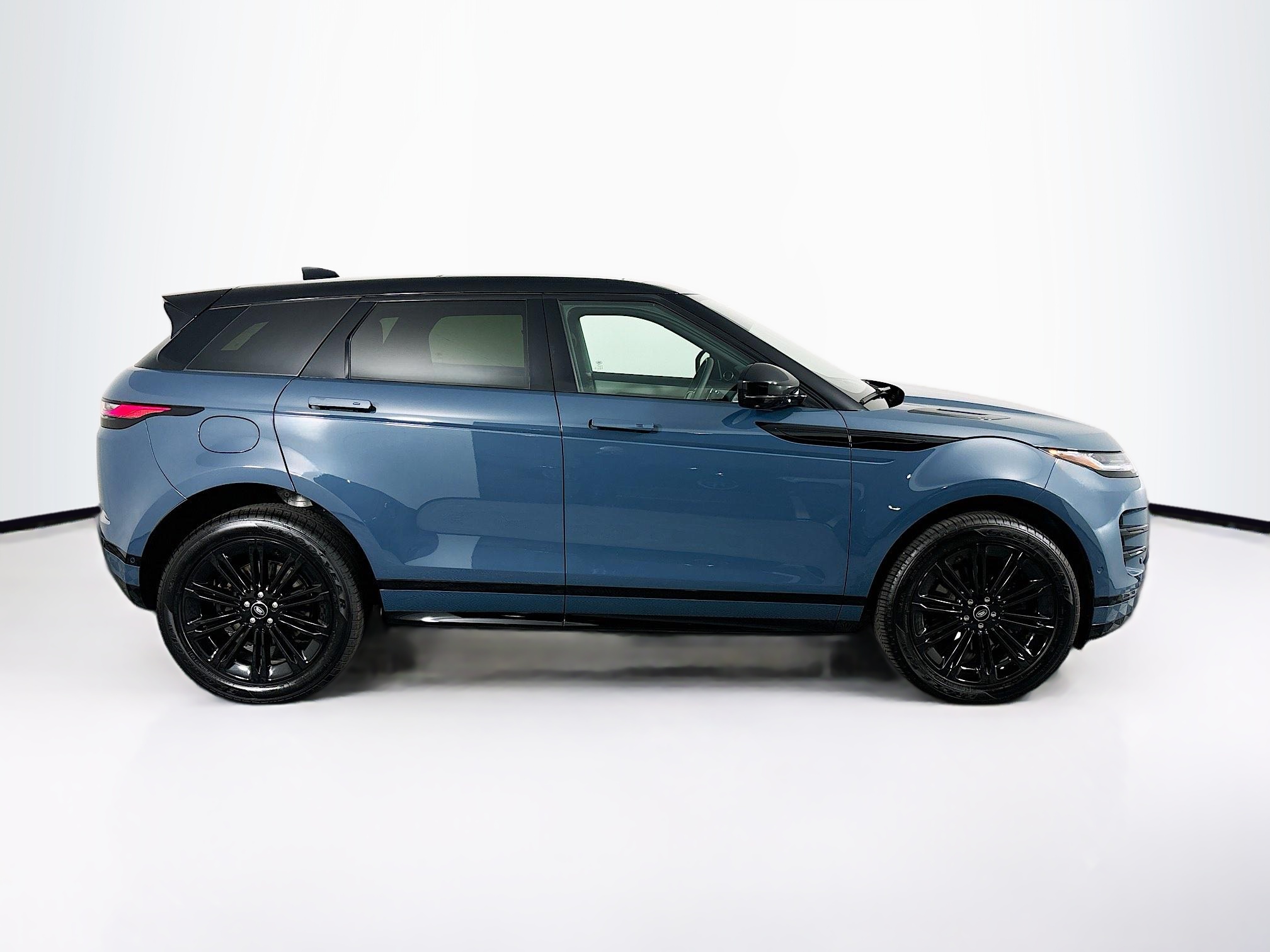 2026 Land Rover Range Rover Evoque Dynamic SE photo 3