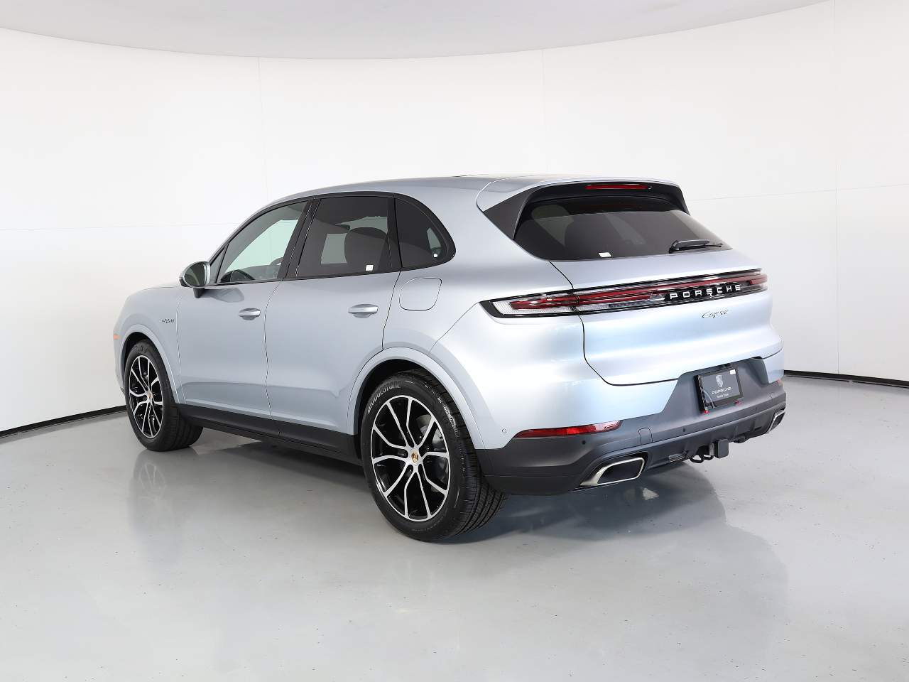 2025 Porsche Cayenne E-Hybrid photo 3